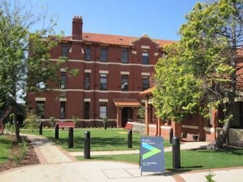 La Trobe University, Bundoora VIC Stayed
