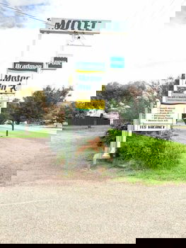 Bradman Motor Inn - Stayed 1