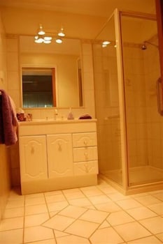 Aarinda Holiday Apartments - Stays Accommodation 2