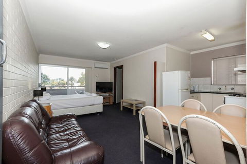 Burswood Lodge Apartments - Stayed 4