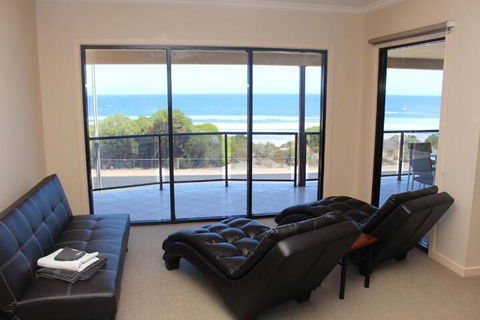The Lighthouse Beachfront Accommodation - Stayed 2