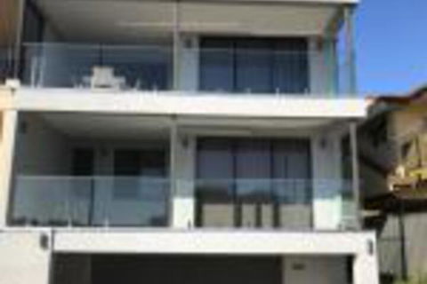 The Lighthouse Beachfront Accommodation - Stayed 0