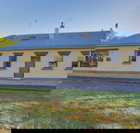 White's Corner - Stayed