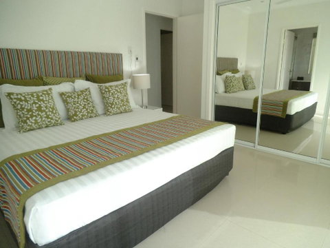 Island Villas & Apartments - Stays Accommodation 2