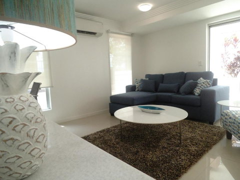 Island Villas & Apartments - Stays Accommodation 4