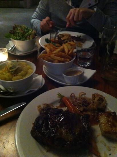 Snappers Restaurant - Stays Accommodation 2