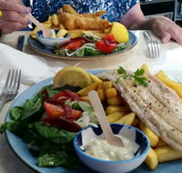 Blue Bee Cafe - Stays Accommodation