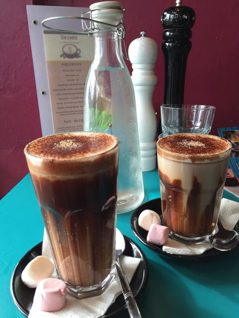 Le Cafe On St George - Stays Accommodation 9