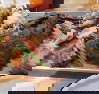 Old Faithful Bar  BBQ - Stayed