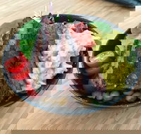 Cue and Crew - Stayed