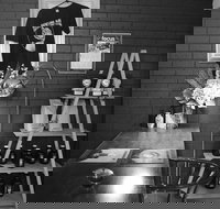 Dark Alley Cafe - Stayed