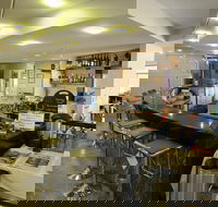 Restaurant  Bar 203 - Stays Accommodation