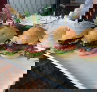 The Garage Bar and Grill - Stayed