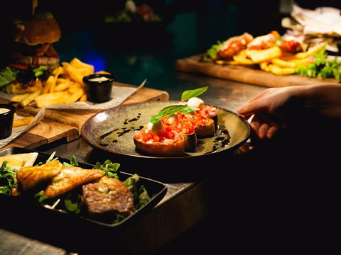 The Avenue - Stayed 0