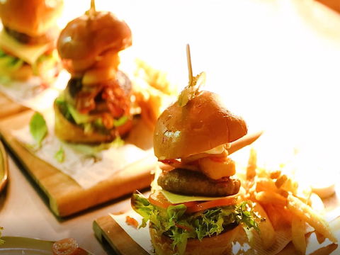 The Avenue - Stayed 1