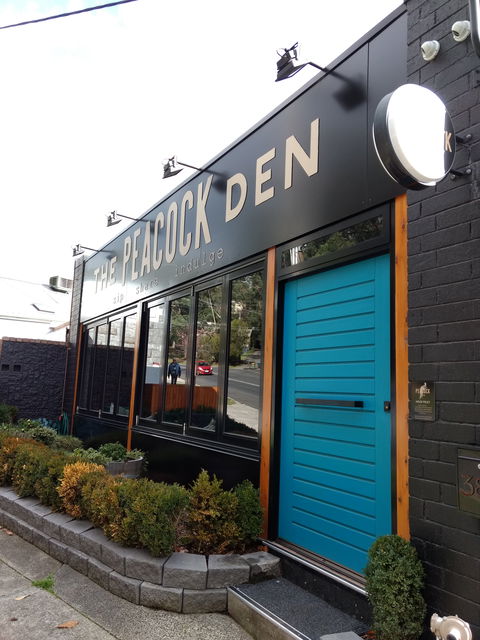 The Peacock Den - Stayed 0