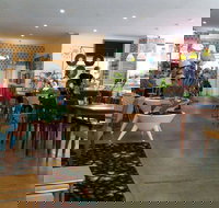 Mid-Century Cafe and Collectables - Stayed