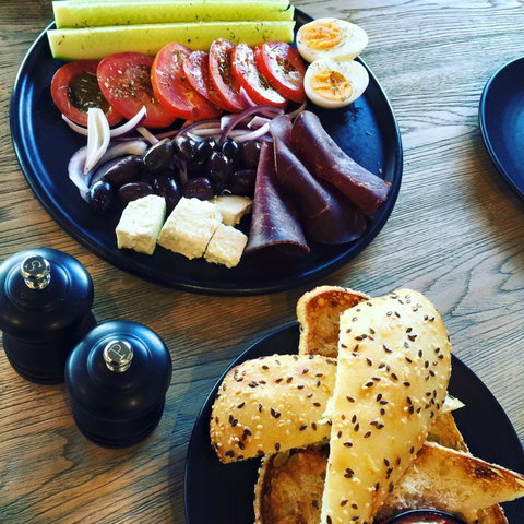 Mothers Instinct Eatery - Stayed 0