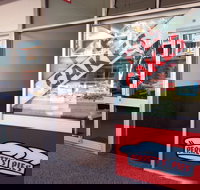 Perrett's Pies - Stayed