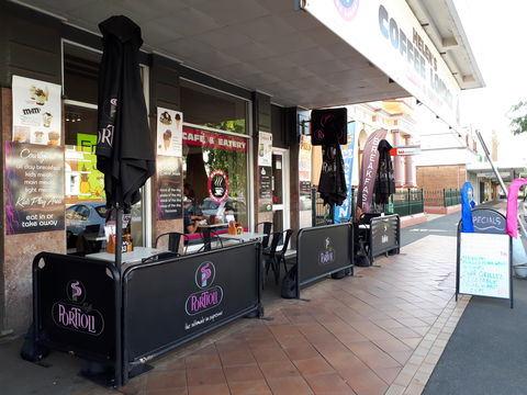 Helen's Coffee Lounge - Stays Accommodation 2