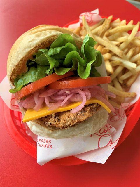 Ruby Chews Burgers And Shakes - Stayed 1