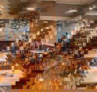 Tracks on Point Cafe - Stayed