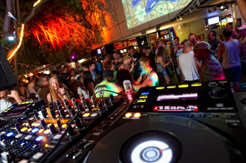 The Deck Bar - Stayed 1