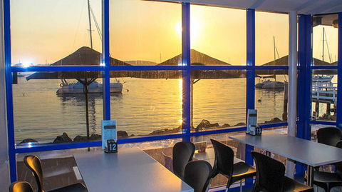 GJ's Bay Cafe And Grill - Stays Accommodation 2