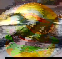 Ellie's Cafe - Stayed