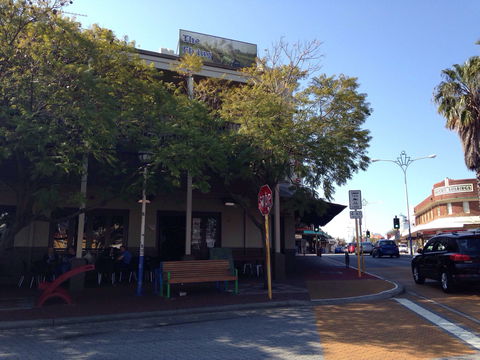 Defectors Bar - Stayed 0