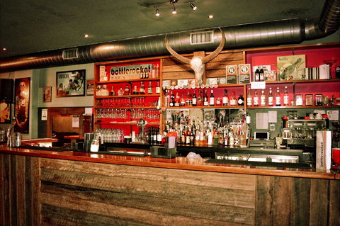 Bottlerocket Bar And Cafe - Stays Accommodation 1