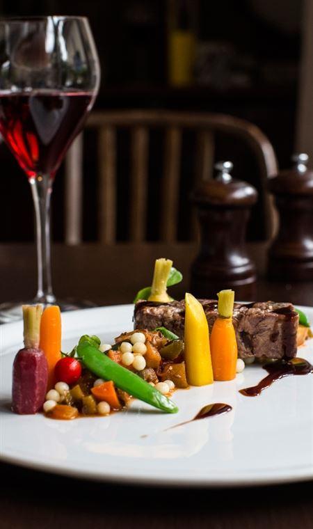 Lotus Restaurant Galeries - Stays Accommodation 4