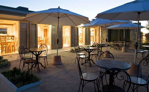 Uno Mas - Stays Accommodation 9