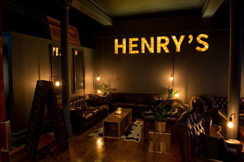 Henry's Bar & Restaurant - Stays Accommodation 0