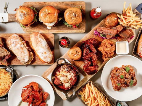 Noho NYC Bar & Grill - Stays Accommodation 9