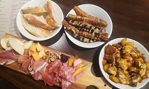 Anaya Restaurant And Tapas Bar - Stayed 71