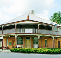 The Victoria Hotel Hinton - Stays Accommodation