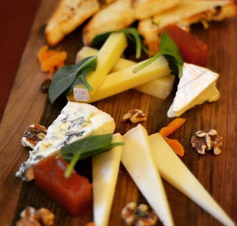 A La Bouffe Bar & Bistro - Stays Accommodation 5