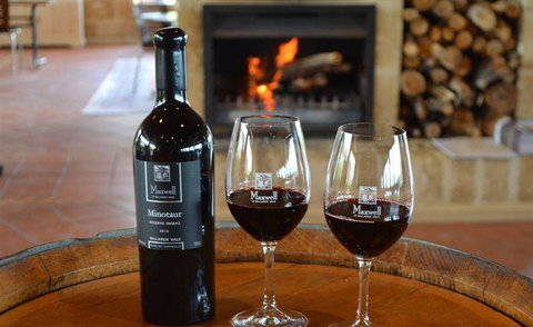 Maxwell Restaurant - Stays Accommodation 13