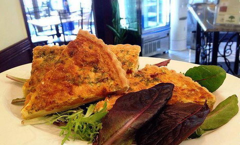 Queen Street Rescue - Stayed 13