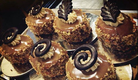 Queen Street Rescue - Stayed 5