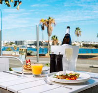 Tradewinds Bar and Restaurant - Stayed