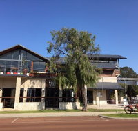 The Pour House Bar and Kitchen - Stayed