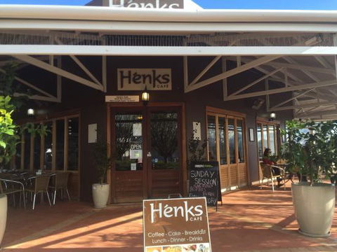 Henk's Cafe - Stayed 0
