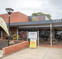 Avenues Cafe Bar - Stays Accommodation