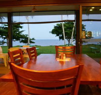 King Reef Hotel Restaurant - Stays Accommodation