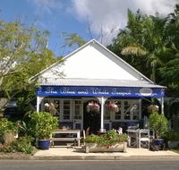 The Blue and White Teapot Cafe - Stayed