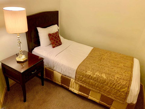 Royal Albert Hotel - Stays Accommodation 2