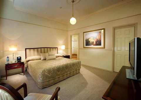 Royal Albert Hotel - Stays Accommodation 7