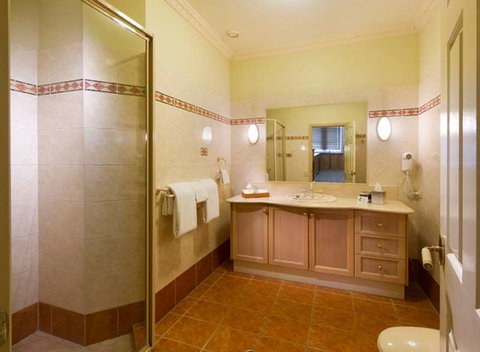 Royal Albert Hotel - Stays Accommodation 8